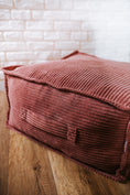 Cargar la imagen en la vista de la galería, Quadratischer Sitz für Kinder, Cord-Hocker, ideal für das Kinderzimmer