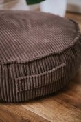 Cargar la imagen en la vista de la galería, Runder Sitzpuff aus Cord, perfekt für ein Kind - Komfort für Ihren Kleinen