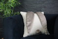 Cargar la imagen en la vista de la galería, Hasenohrenkissen aus Bouclé - Perfekt als Geschenk und zur Innendekoration