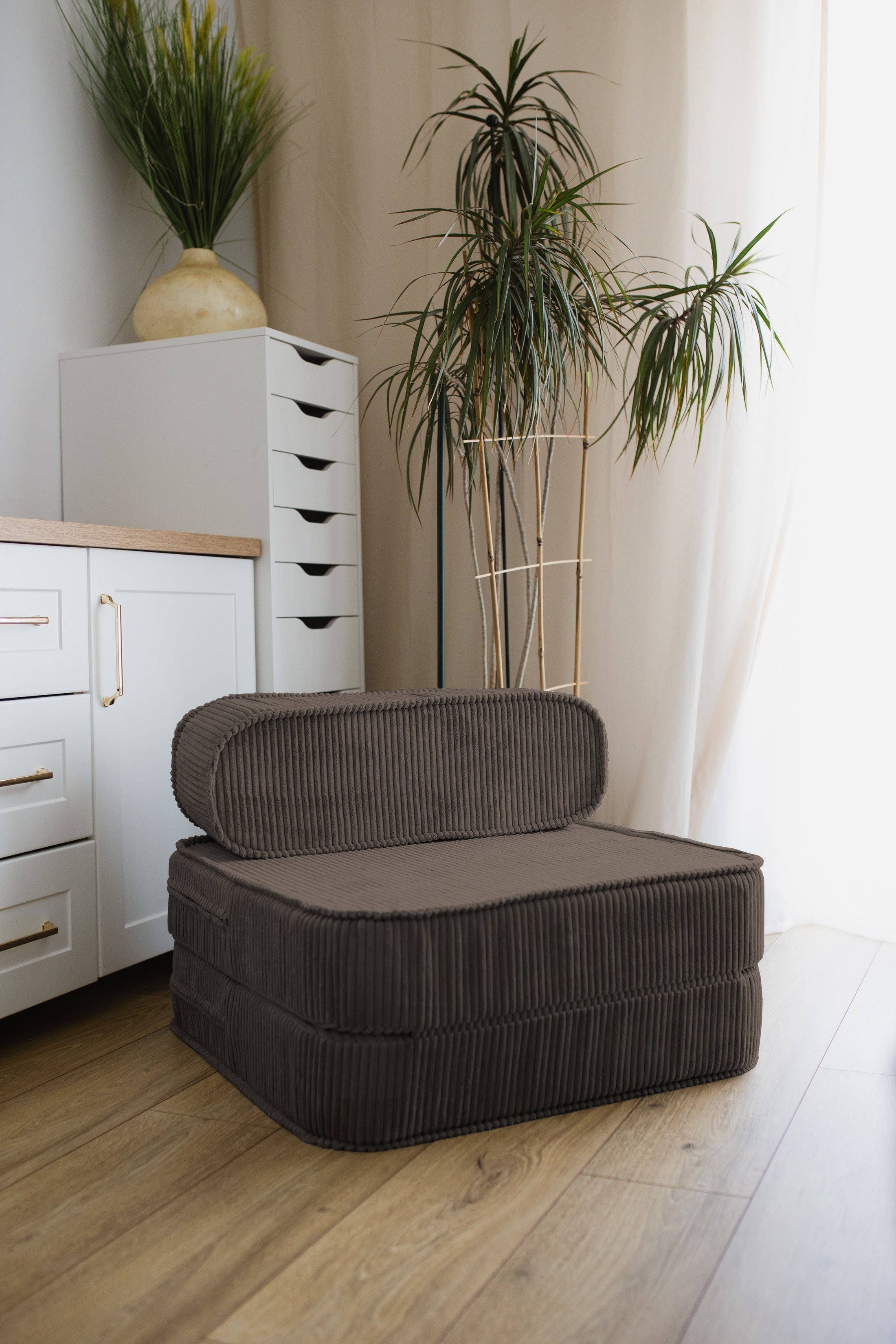 Zweiteilige Klappmatratze mit Kopfstütze – Komfort, Stil und Vielseitigkeit in Ihrem Zuhause!