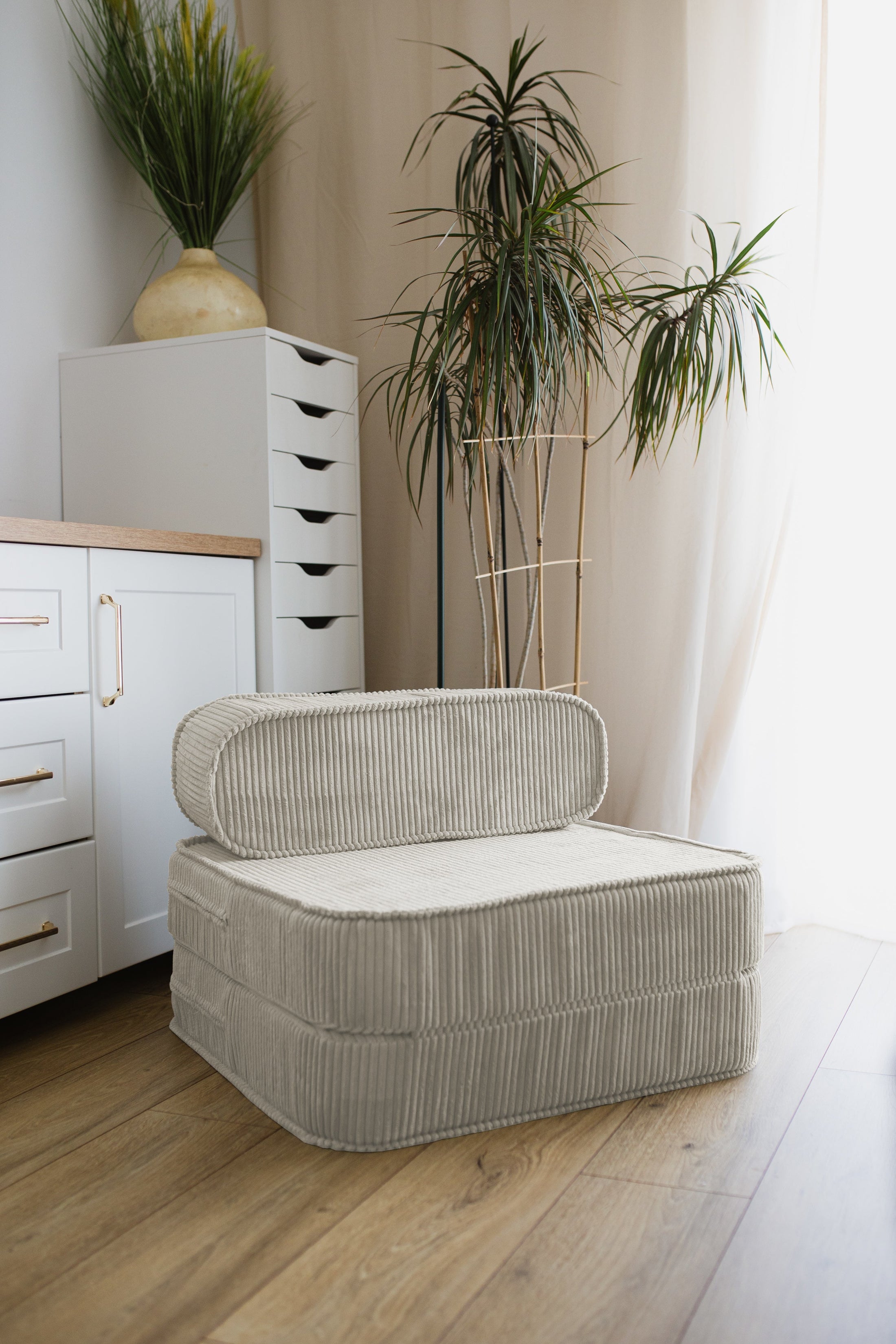 Zweiteilige Klappmatratze mit Kopfstütze – Komfort, Stil und Vielseitigkeit in Ihrem Zuhause!