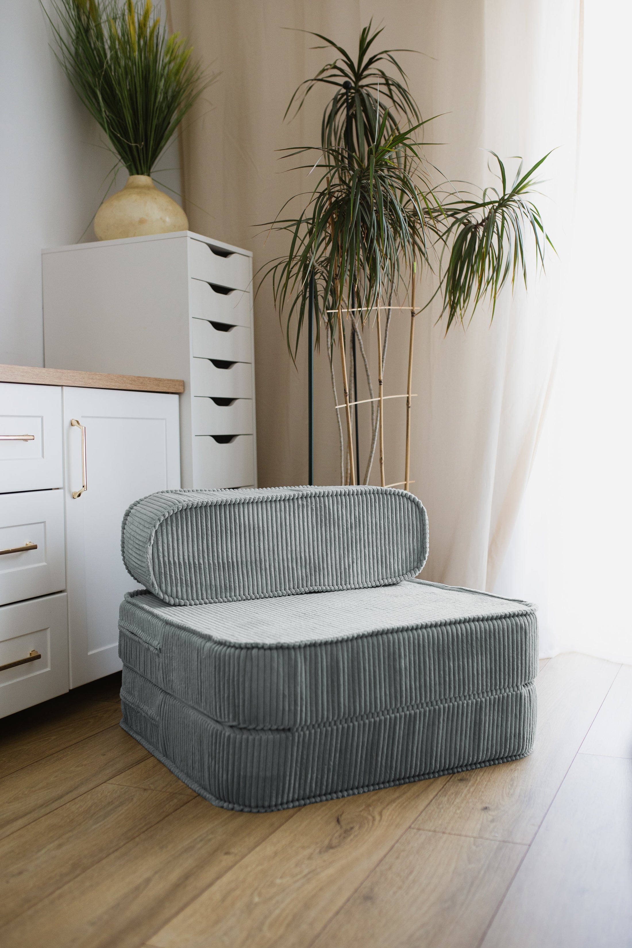 Zweiteilige Klappmatratze mit Kopfstütze – Komfort, Stil und Vielseitigkeit in Ihrem Zuhause!