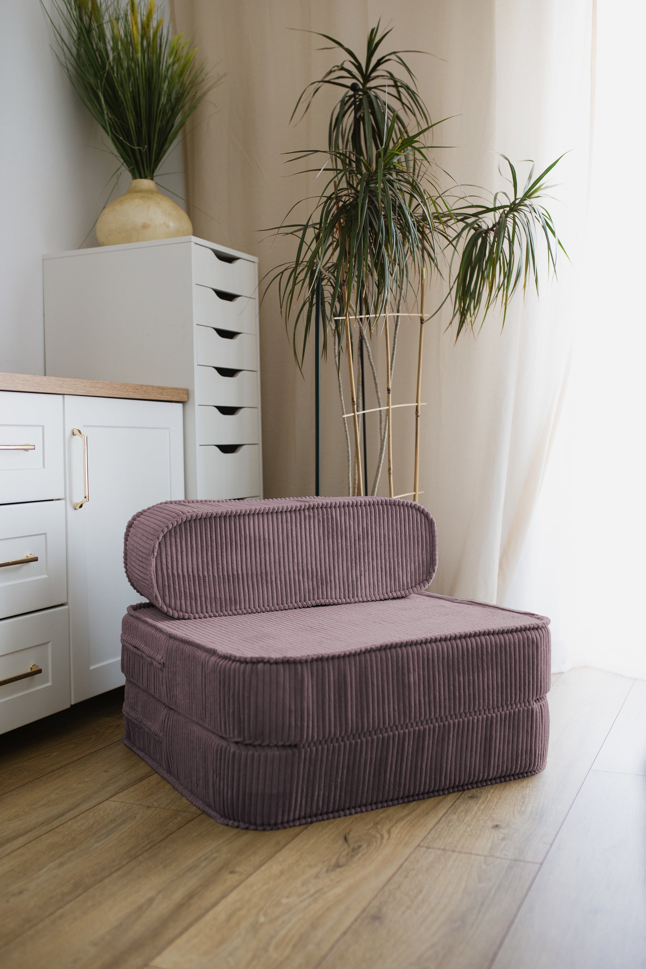 Zweiteilige Klappmatratze mit Kopfstütze – Komfort, Stil und Vielseitigkeit in Ihrem Zuhause!