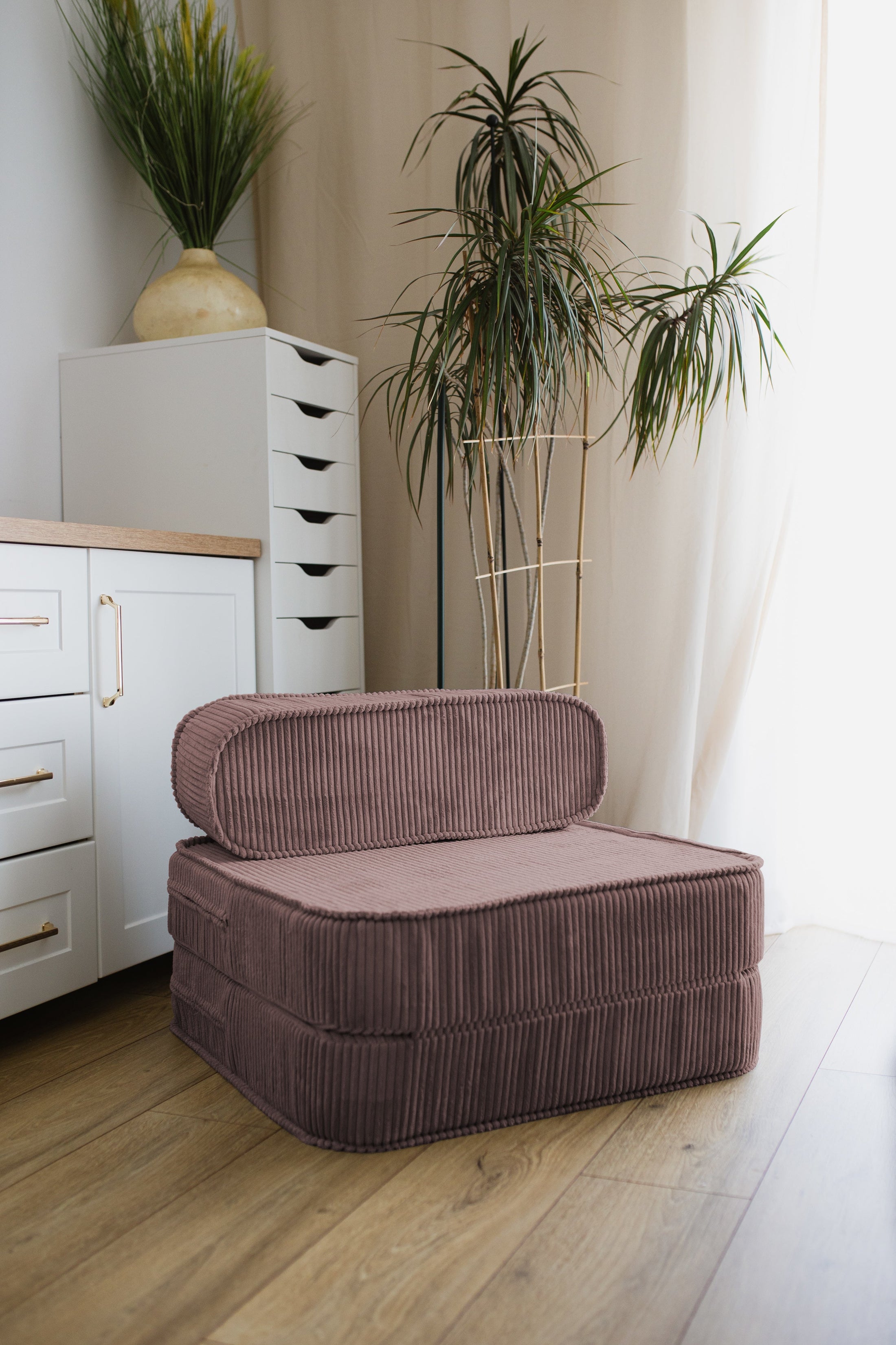 Zweiteilige Klappmatratze mit Kopfstütze – Komfort, Stil und Vielseitigkeit in Ihrem Zuhause!