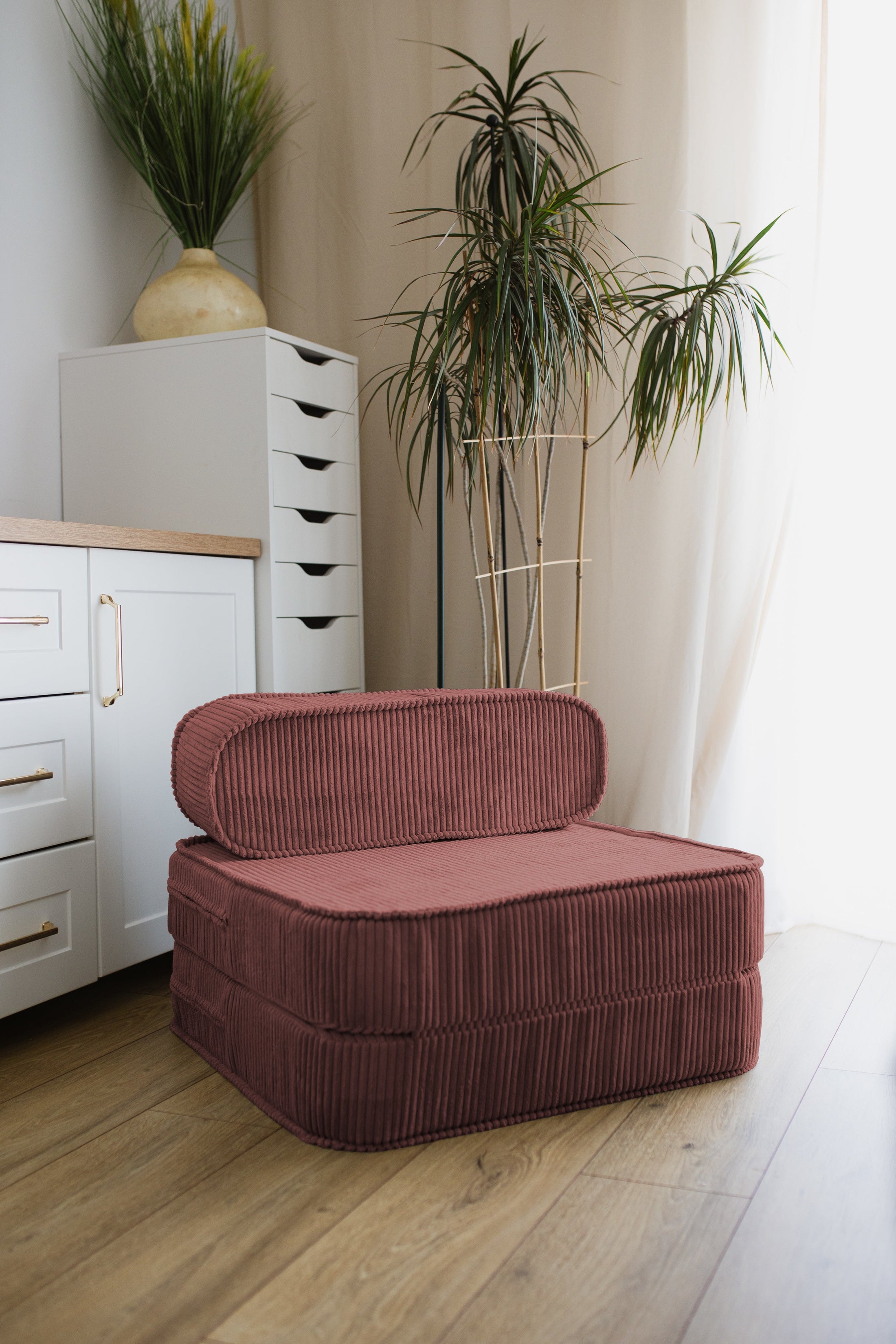 Zweiteilige Klappmatratze mit Kopfstütze – Komfort, Stil und Vielseitigkeit in Ihrem Zuhause!