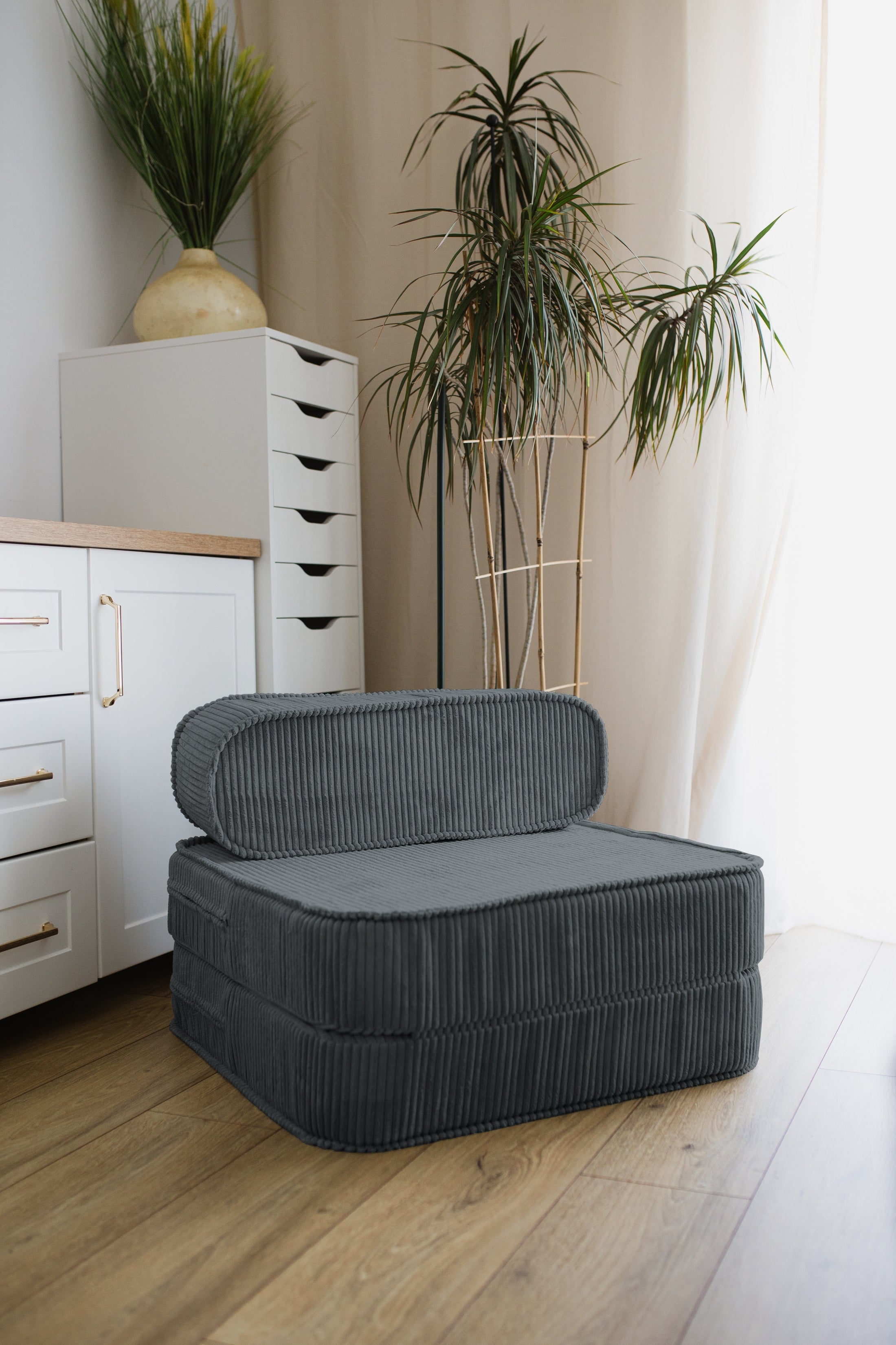 Zweiteilige Klappmatratze mit Kopfstütze – Komfort, Stil und Vielseitigkeit in Ihrem Zuhause!