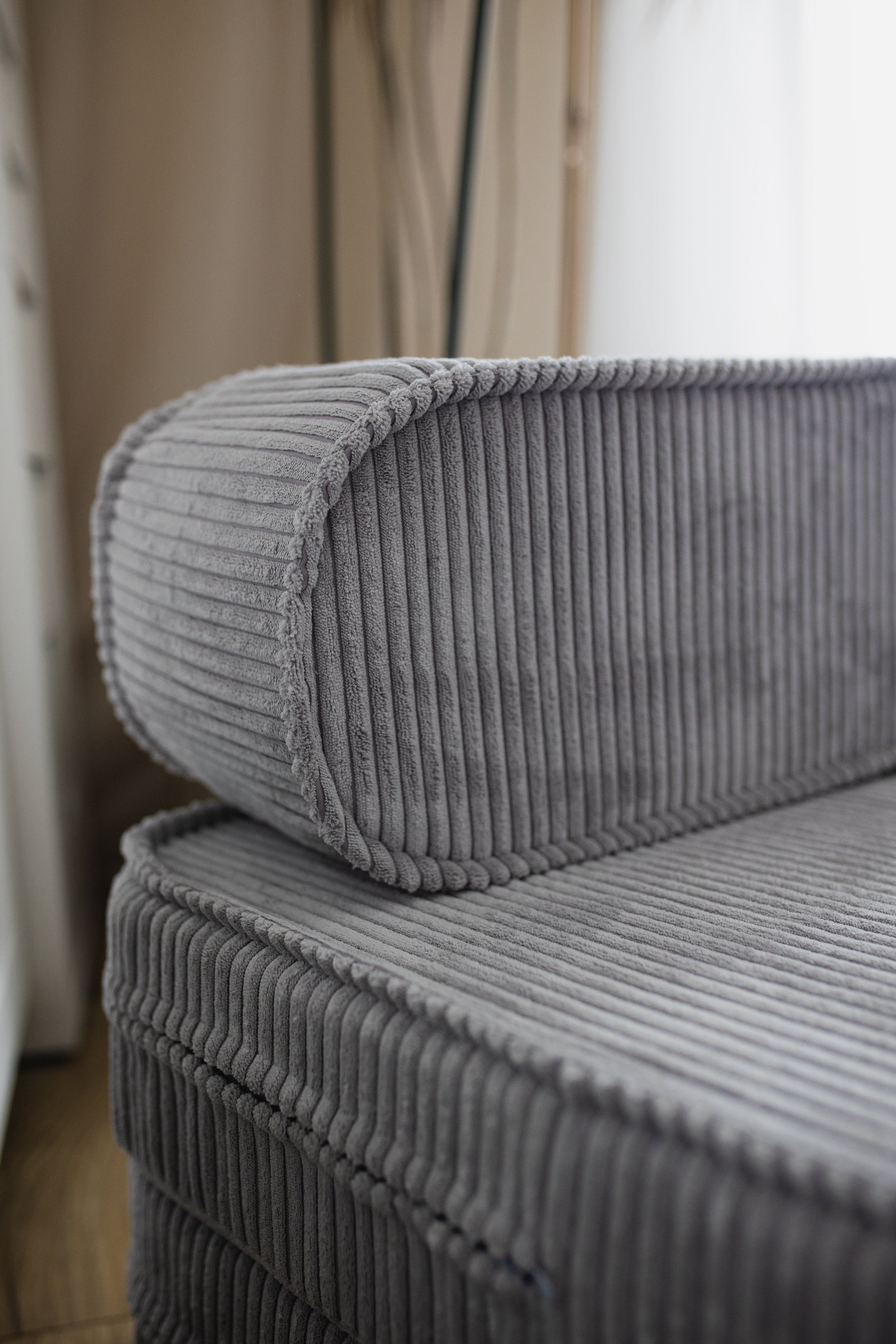 Zweiteilige Klappmatratze mit Kopfstütze – Komfort, Stil und Vielseitigkeit in Ihrem Zuhause!