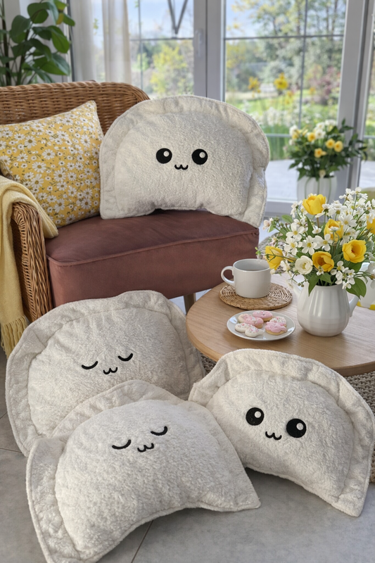 Coussin en forme de pierogi avec broderie – Design ravioli avec yeux ouverts ou fermés 