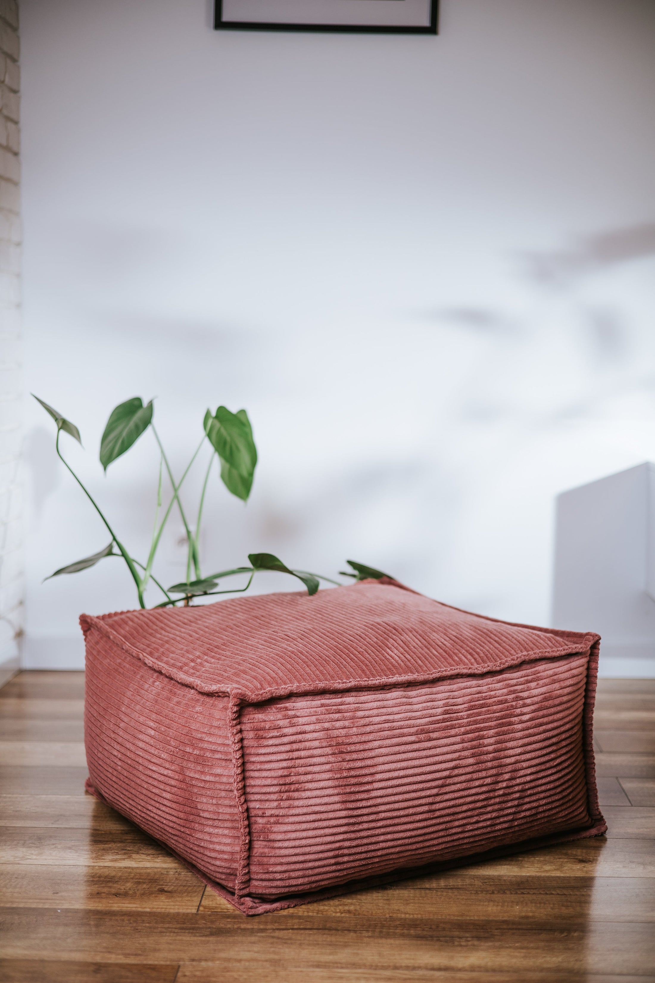 Quadratischer Sitz für Kinder, Cord-Hocker, ideal für das Kinderzimmer